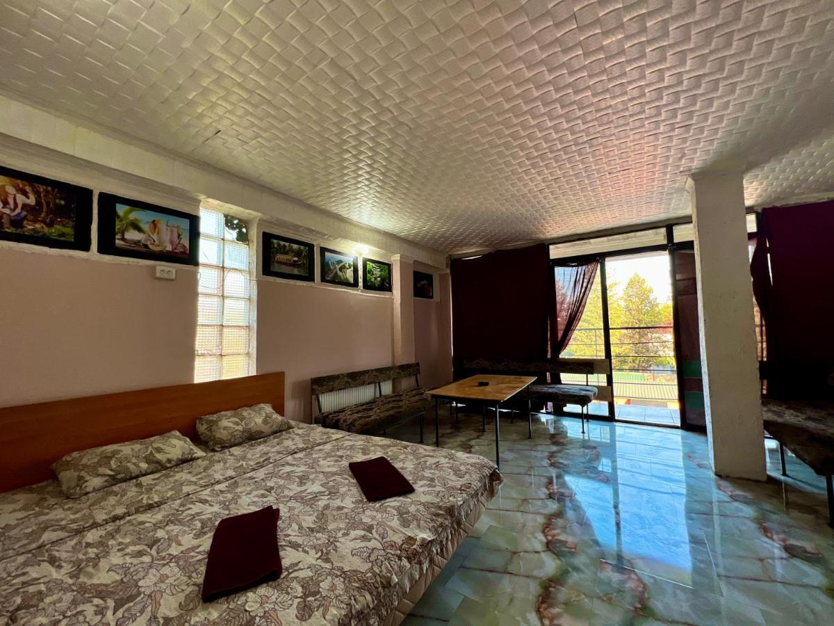 Smile Guesthouse Tbilisi Exterior foto