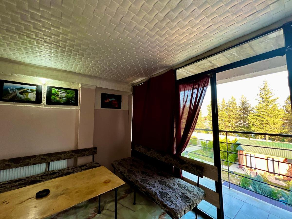 Smile Guesthouse Tbilisi Exterior foto