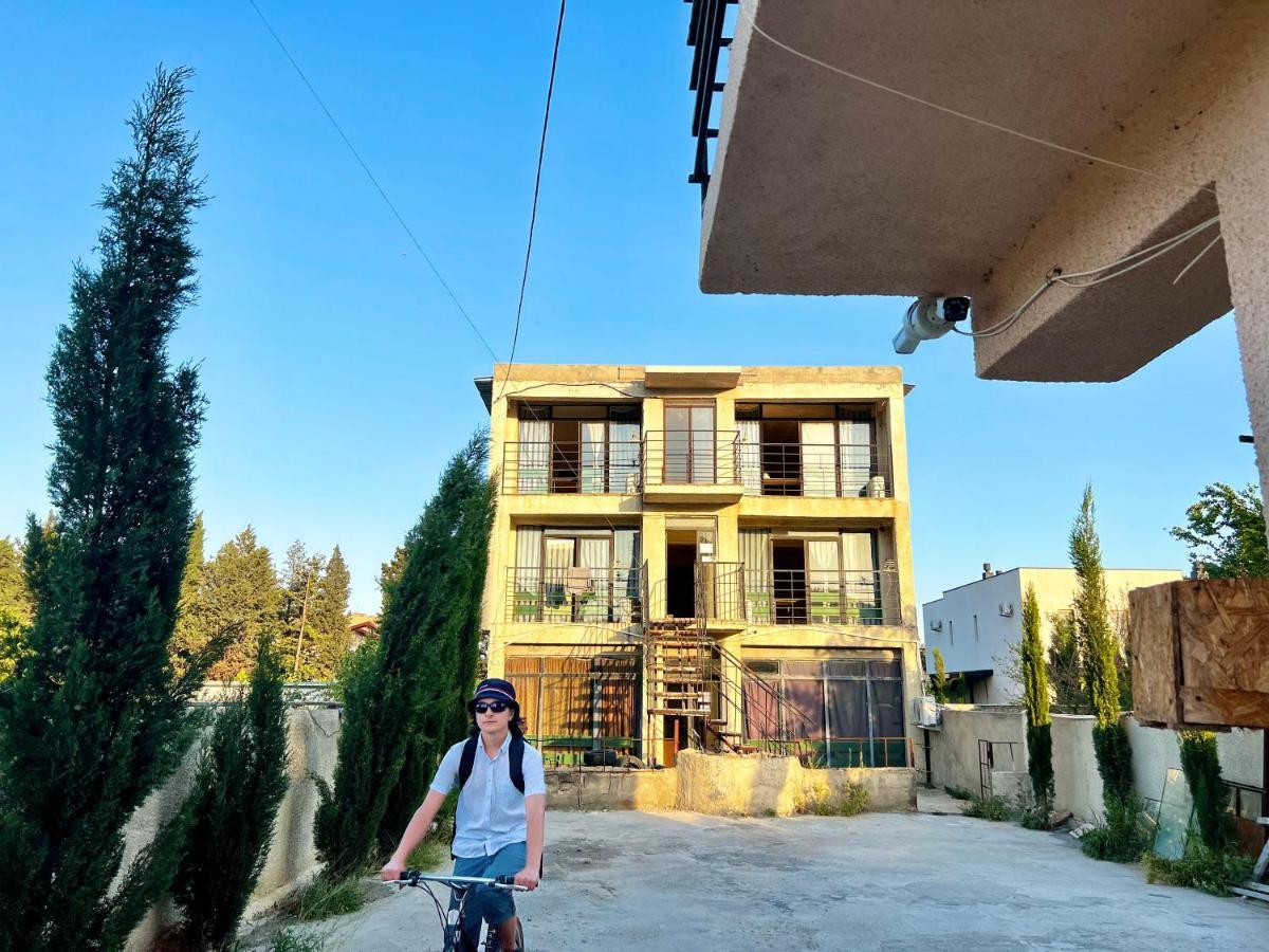 Smile Guesthouse Tbilisi Exterior foto