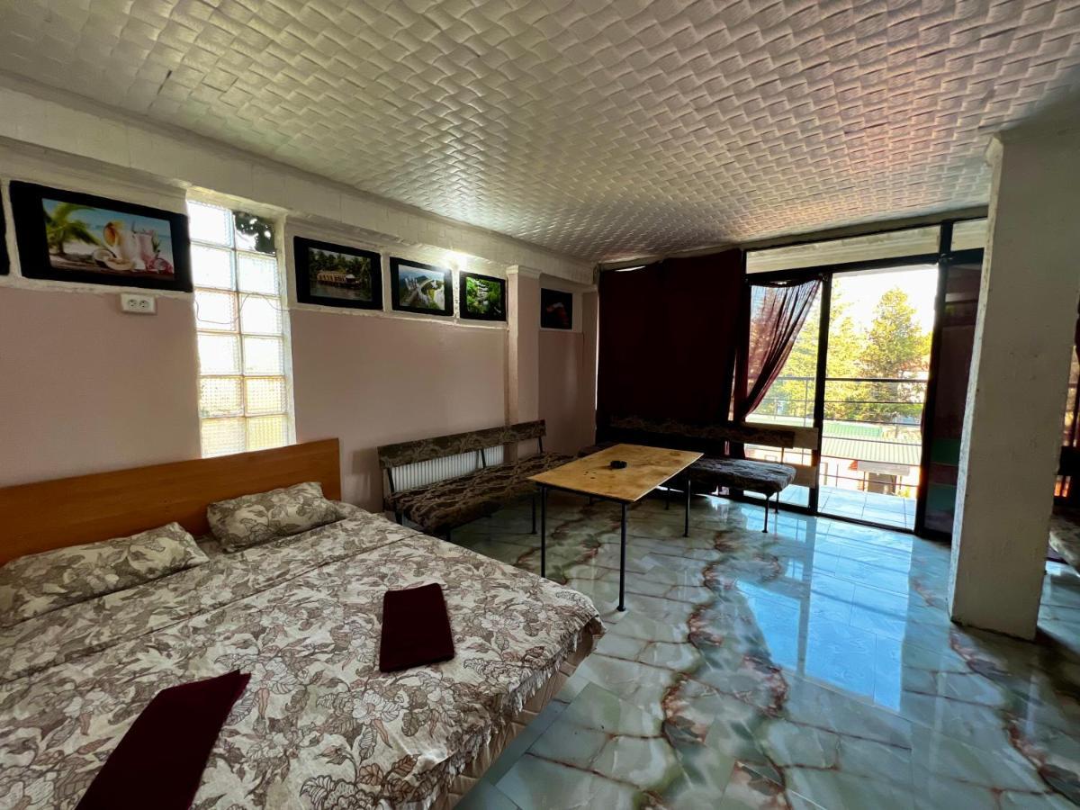 Smile Guesthouse Tbilisi Exterior foto