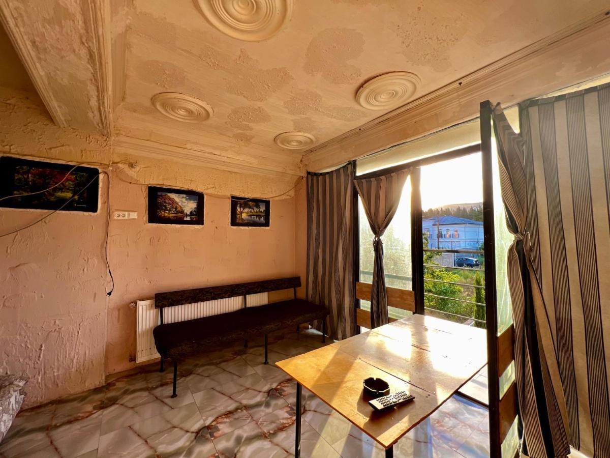 Smile Guesthouse Tbilisi Exterior foto